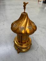 Sigarettenhouder met muziekdoos, Ophalen