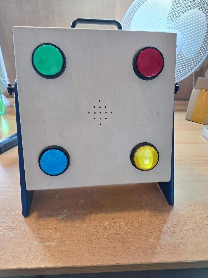 Geluids kast, defect. (Vermaak voor kinderen), Hobby en Vrije tijd, Elektronica-componenten, Gebruikt, Ophalen