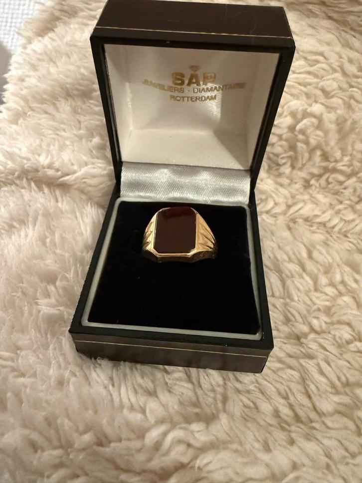 Gouden zegelring met steen, Sieraden, Tassen en Uiterlijk, Ringen, Gebruikt, Dame of Heer, 18 tot 19, Goud, Met edelsteen, Ophalen of Verzenden