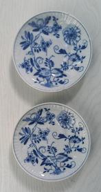 2 antieke porseleinen Louis Regout Zwiebelmuster schoteltjes, Ophalen of Verzenden