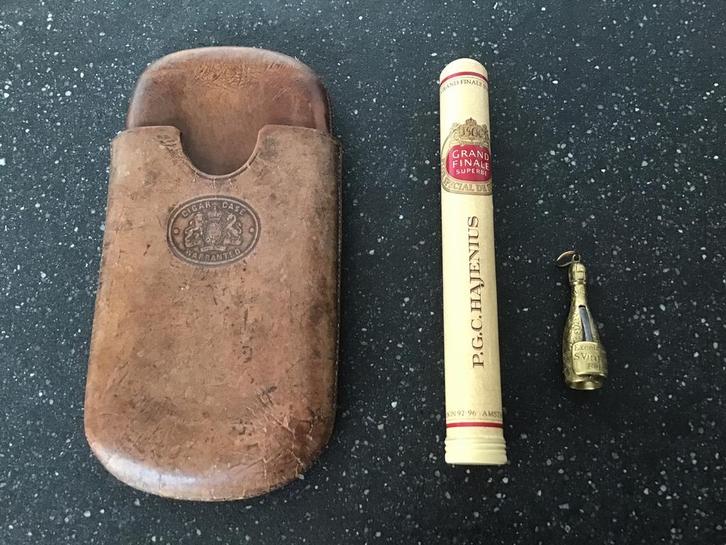 Antieke leren sigarenkoker/ sigarenknipper/Hajenius koker, Verzamelen, Rookartikelen, Aanstekers en Luciferdoosjes, Zo goed als nieuw