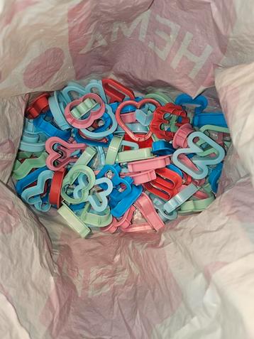 Grote verzameling kleivormpjes beschikbaar voor biedingen