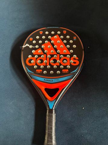 Adidas Kanaga Ctrl padelracket beschikbaar voor biedingen