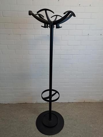 Prachtige zwarte design kapstok Rexite  beschikbaar voor biedingen