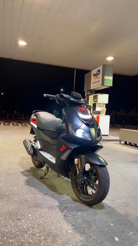 Peugot Speedfight 4 - geel kenteken - 4 takt - te koop, Fietsen en Brommers, Scooters | Peugeot, Gebruikt, Speedfight, Maximaal 45 km/u