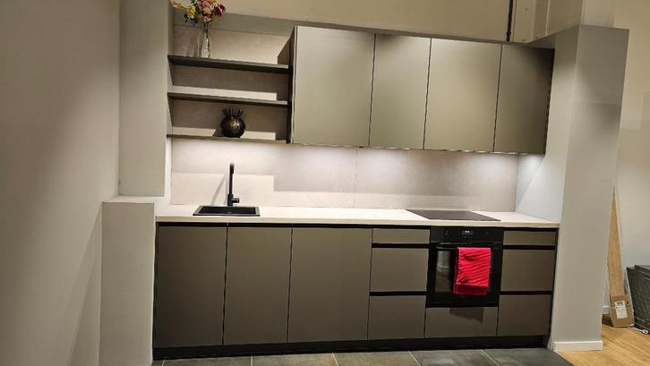 Mooie Showroomkeuken, Huis en Inrichting, Keuken | Complete keukens, Zo goed als nieuw, Enkelwandige keuken, Overige kleuren, Kunststof