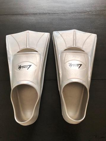 Korte Flippers Borstcrawl mt 39/40 beschikbaar voor biedingen