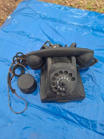 Vintage bakelieten telefoon beschikbaar voor biedingen