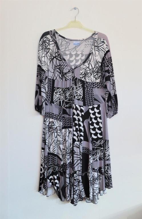 Jurk Zwart Grijs Wit Bagoes mt 2 44-46 (3088), Kleding | Dames, Grote Maten, Zo goed als nieuw, Jurk, Zwart, Ophalen of Verzenden