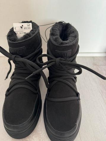 Padded Boots met vetersluiting beschikbaar voor biedingen