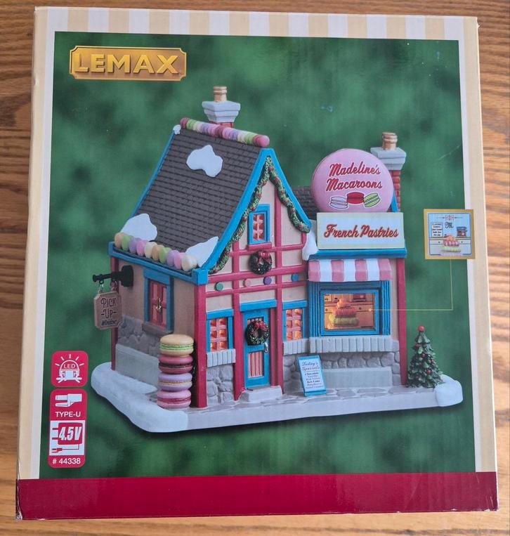 Lemax Kersthuisje - Madeline's Macarons, Huis en Inrichting, Woonaccessoires | Overige, Nieuw, Ophalen of Verzenden