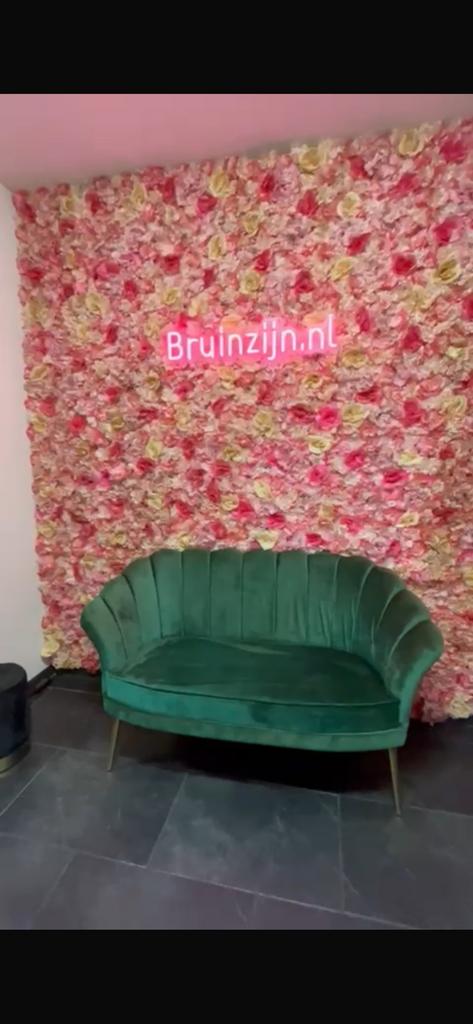 Groene schelpvormige bank. Velours met gouden poot, Huis en Inrichting, Ophalen of Verzenden, Gebruikt, 75 tot 100 cm, Tweepersoons