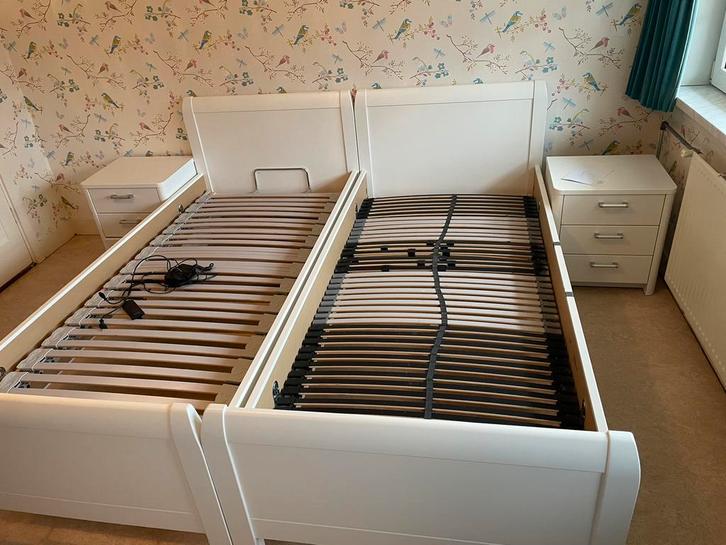 Ikea nyvoll bedframe 2x 1 persoons nachtkastjes, Huis en Inrichting, Slaapkamer | Bedden, Zo goed als nieuw, Eenpersoons, 90 cm