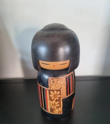 Mooie Kokeshi van Yuji Kawase (1938-) beschikbaar voor biedingen