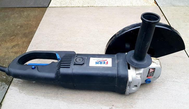 Ferm haakse slijper agm 1018 (Nieuw), Doe-het-zelf en Verbouw, Gereedschap | Slijpmachines, Nieuw, Haakse handslijpmachine, 1000 watt of meer