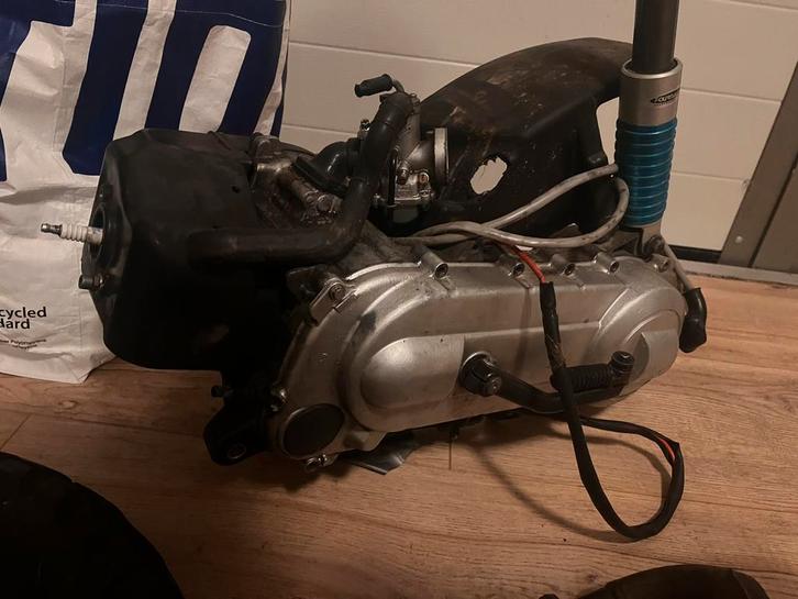 Typhoon 70cc blok met Yasuni R (Snel!!), Fietsen en Brommers, Brommeronderdelen | Scooters, Zo goed als nieuw, Piaggio, Blok, Ophalen