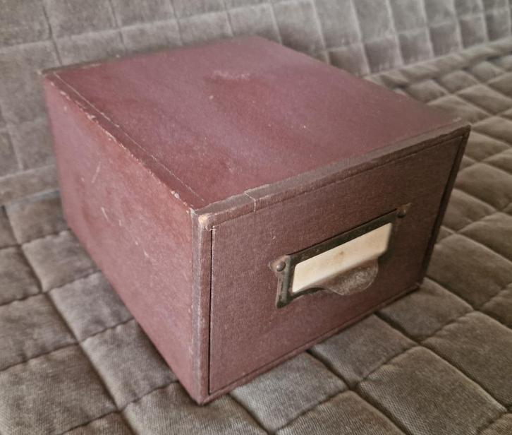 Kaartenbak + indexkaarten A t/m Z. Vintage., Diversen, Bureau-accessoires, Gebruikt, Ophalen of Verzenden
