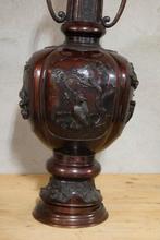 Antieke Japanse bronzen vaas met reliëfdecor, Antiek en Kunst, Antiek | Vazen, Ophalen of Verzenden