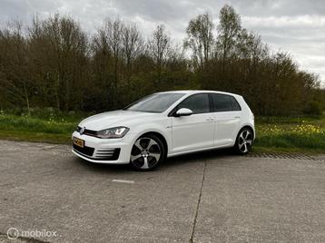 Volkswagen Golf 2.0 TSI | Dealer onderhouden