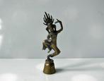 Elegante koperen tafelbel met dansende Apsara, 15 cm hoog, Ophalen of Verzenden, Koper