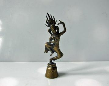 Elegante koperen tafelbel met dansende Apsara, 15 cm hoog beschikbaar voor biedingen
