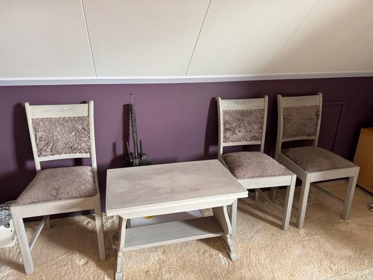 4 brocante stoelen plus bijpassende salontafel ., Antiek en Kunst, Curiosa en Brocante, Ophalen