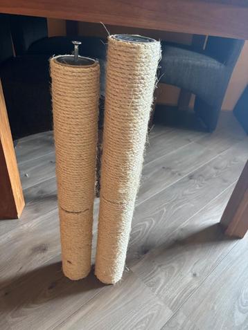Krabpaal / bouwmiddel voor kattenhuis beschikbaar voor biedingen
