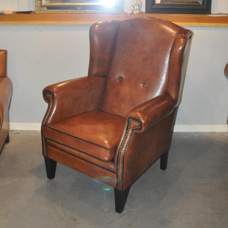 Nieuwe oorfauteuil van schapenleer (LONDEN), Huis en Inrichting, Fauteuils, Nieuw, Leer, 75 tot 100 cm, Ophalen