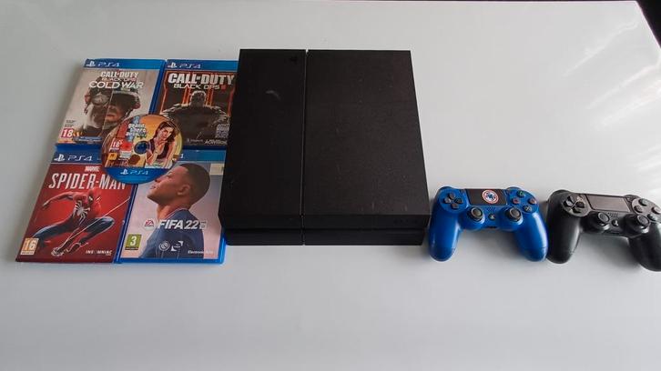 PlayStation 4, Spelcomputers en Games, Spelcomputers | Sony PlayStation 4, Zo goed als nieuw, Original, Met 2 controllers, Ophalen of Verzenden