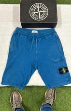 Stone Island Bermuda Cargo Shorts met badge, Kleding | Heren, Broeken en Pantalons, Ophalen of Verzenden, Maat 48/50 (M), Blauw