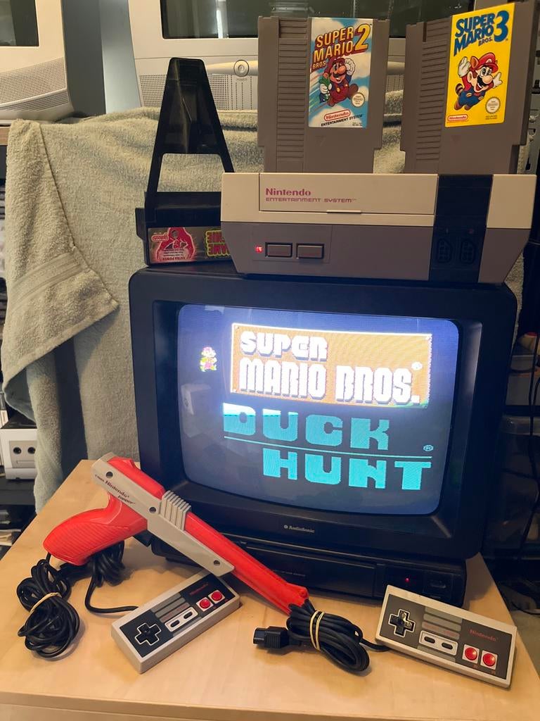 Complete Nintendo NES set met 3 Mario games en TV, Gebruikt, 2 spelers, Eén computer, Ophalen of Verzenden