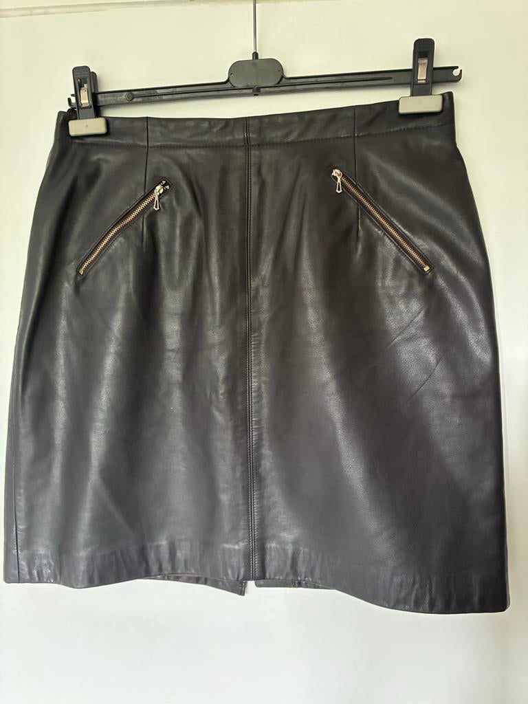 CLAUDIA STRATER Donkerbruine leren rok maat 42, Kleding | Dames, Rokken, Zo goed als nieuw, Maat 38/40 (M), Bruin, Boven de knie