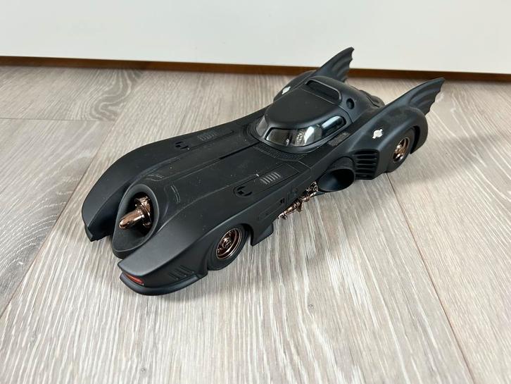 1:18 Hotwheels Batmobile Batman 1986 Zonder doos, Hobby en Vrije tijd, Modelauto's | 1:18, Zo goed als nieuw, Auto, Hot Wheels