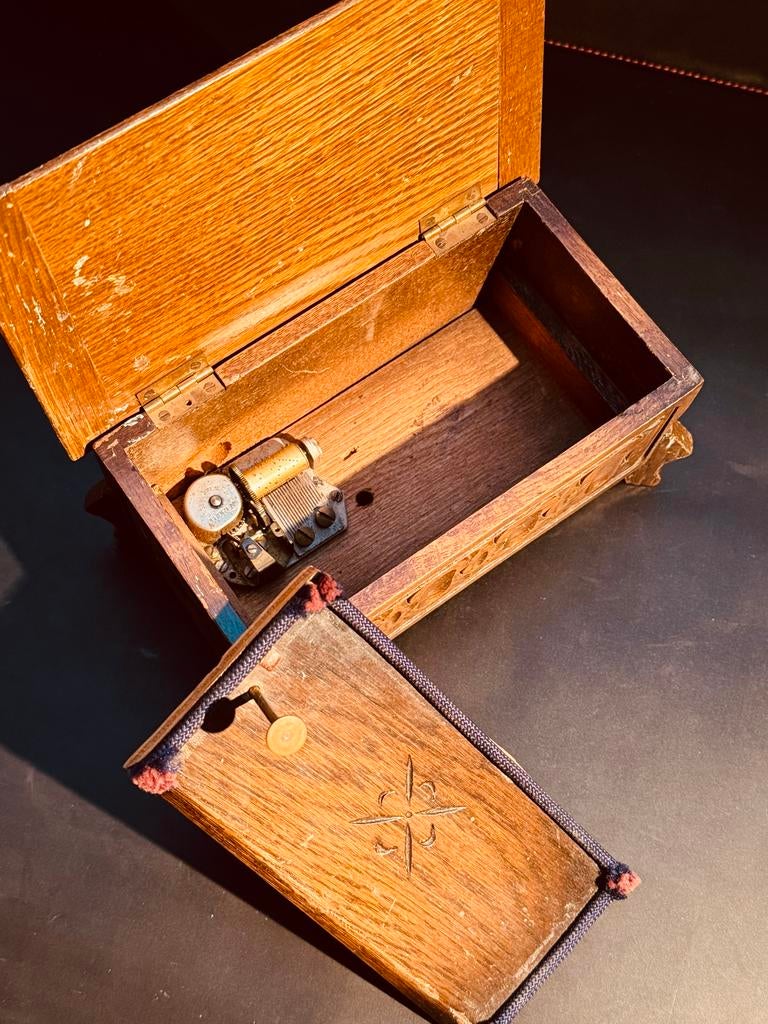 Antieke Zwitserse Muziekdoos - Onbekend Nummer, Ophalen of Verzenden