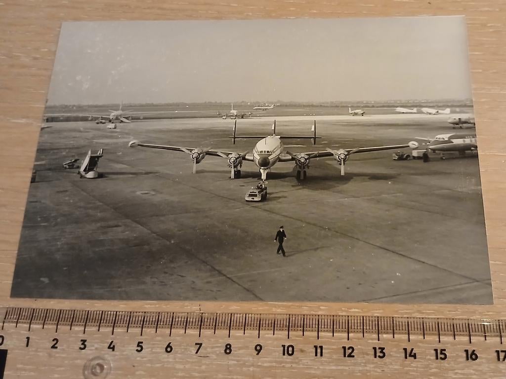 KLM Lockheed L-749 Super Constellation Vliegtuig Schiphol, Ophalen of Verzenden, Zo goed als nieuw, Kaart, Foto of Prent