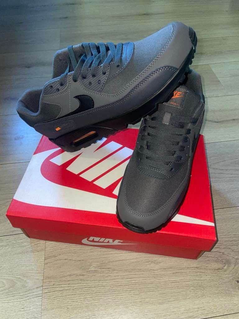 Nike Air Max 90 'Iron Grey/Black/Total Orange' - Nieuw!, Kleding | Heren, Zwart, Nieuw, Ophalen of Verzenden, Sneakers of Gympen