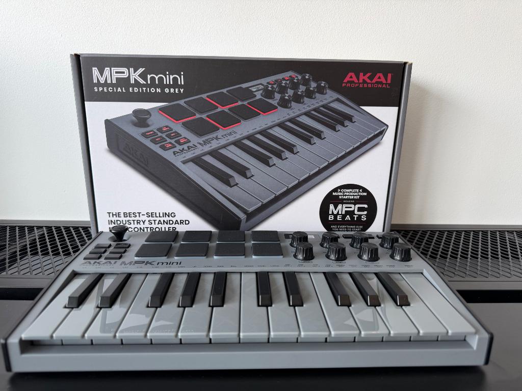 Akai MPK Mini Special Edition Grey - Zo goed als nieuw, Muziek en Instrumenten, Midi-apparatuur, Ophalen, Zo goed als nieuw