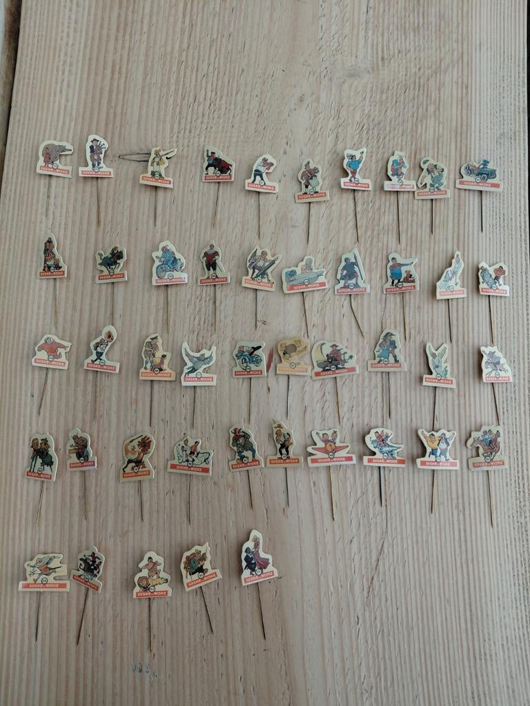 45 Suske en Wiske speldjes - Vintage collectie, Ophalen of Verzenden, Gebruikt, Figuurtje, Speldje of Pin