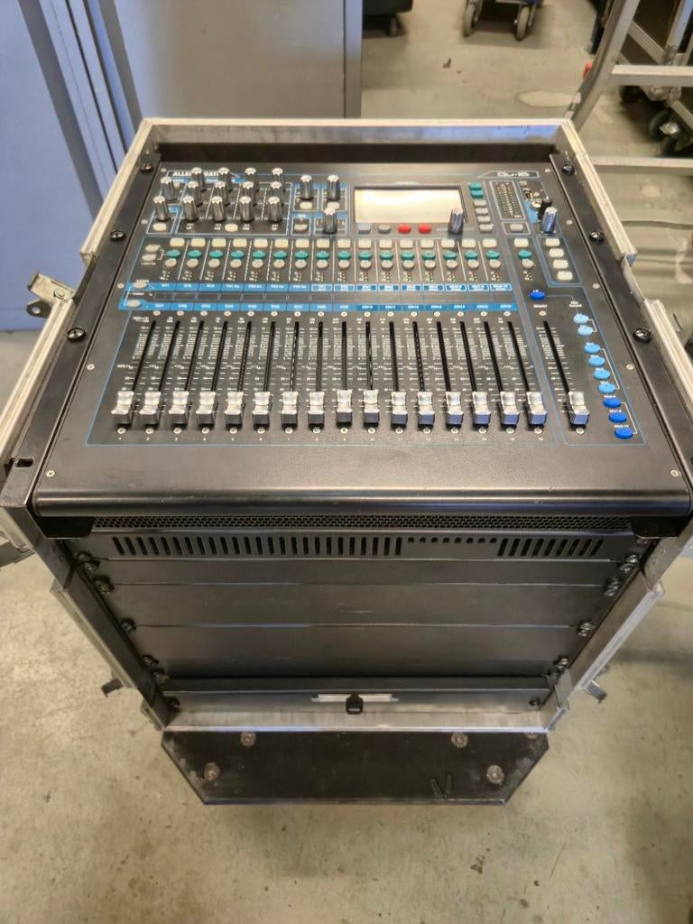 Allen & Heath Qu-16 digitale mixer, Muziek en Instrumenten, Ophalen, Zo goed als nieuw, 10 tot 20 kanalen
