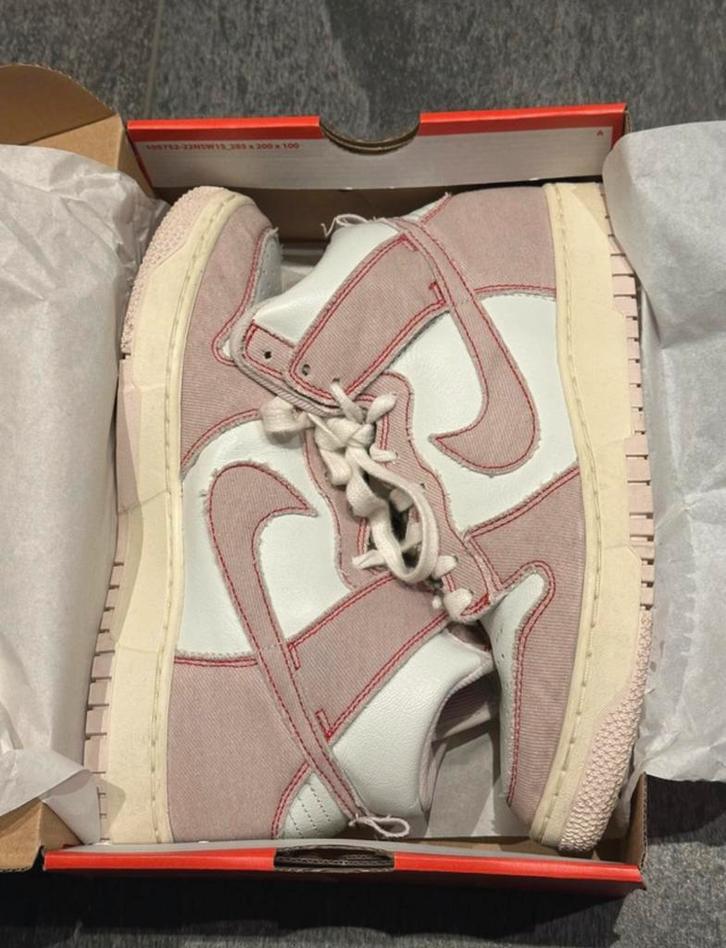 Nike Dunk High 1985 Barely Rose Denim maat 41 Sneakers hoog, Kleding | Dames, Schoenen, Zo goed als nieuw, Sneakers of Gympen