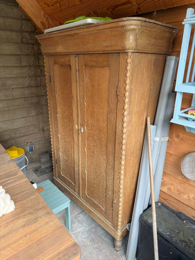 Oude brocante meidenkast, Ophalen