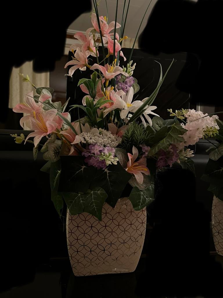 2 bloemen in pot, Huis en Inrichting, Woonaccessoires | Vazen, Ophalen, Overige materialen, Gebruikt, Overige kleuren