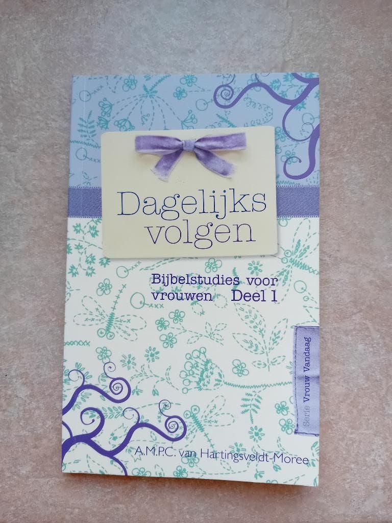 Dagelijks volgen - Bijbelstudies vrouw - Hartingsveldt-Moree, Gelezen, Christendom | Protestants, Ophalen of Verzenden, Andrea van Hartingsveldt-Moree