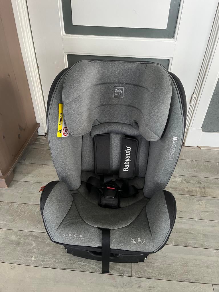 Babyauto autostoel kantelbaar met isofix, Kinderen en Baby's, Autostoeltjes, Verstelbare rugleuning, Gebruikt, 0 t/m 18 kg, Isofix
