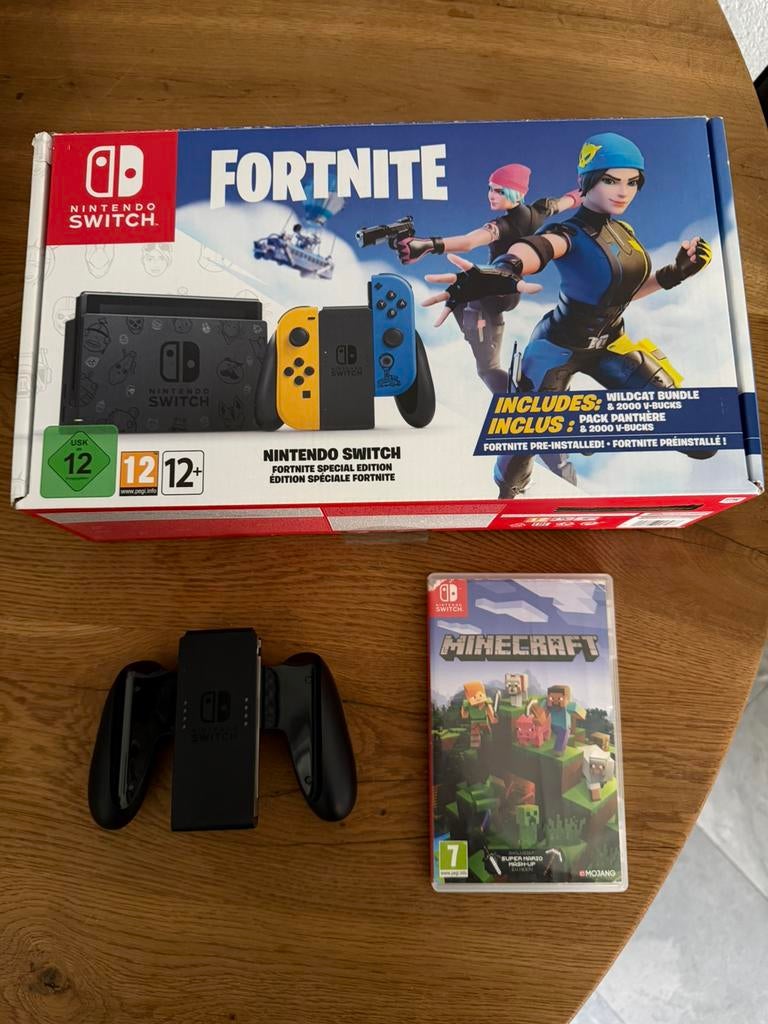 Nintendo switch v2 fortnite edition met minecraft, Ophalen of Verzenden, Zo goed als nieuw, Met 2 controllers, Switch 2019 Upgrade