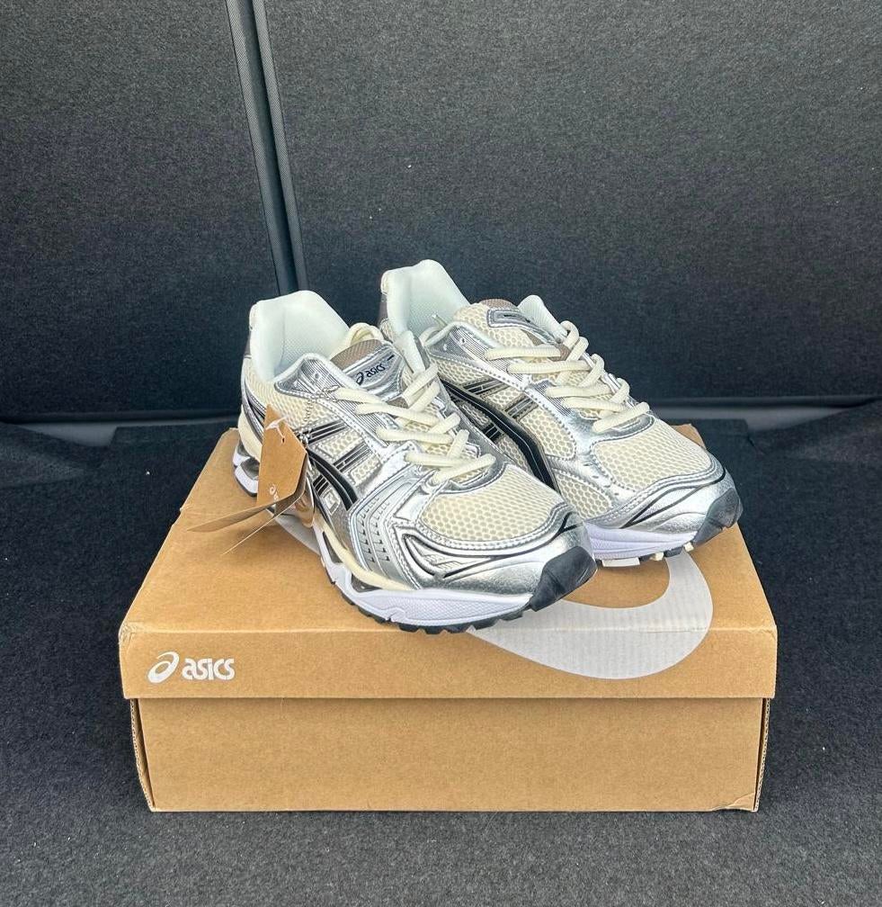 Asics Gel Kayano 14 - Maat 42 - Nooit gedragen!, Kleding | Heren, Schoenen, Nieuw, Sneakers of Gympen, Wit, Ophalen of Verzenden