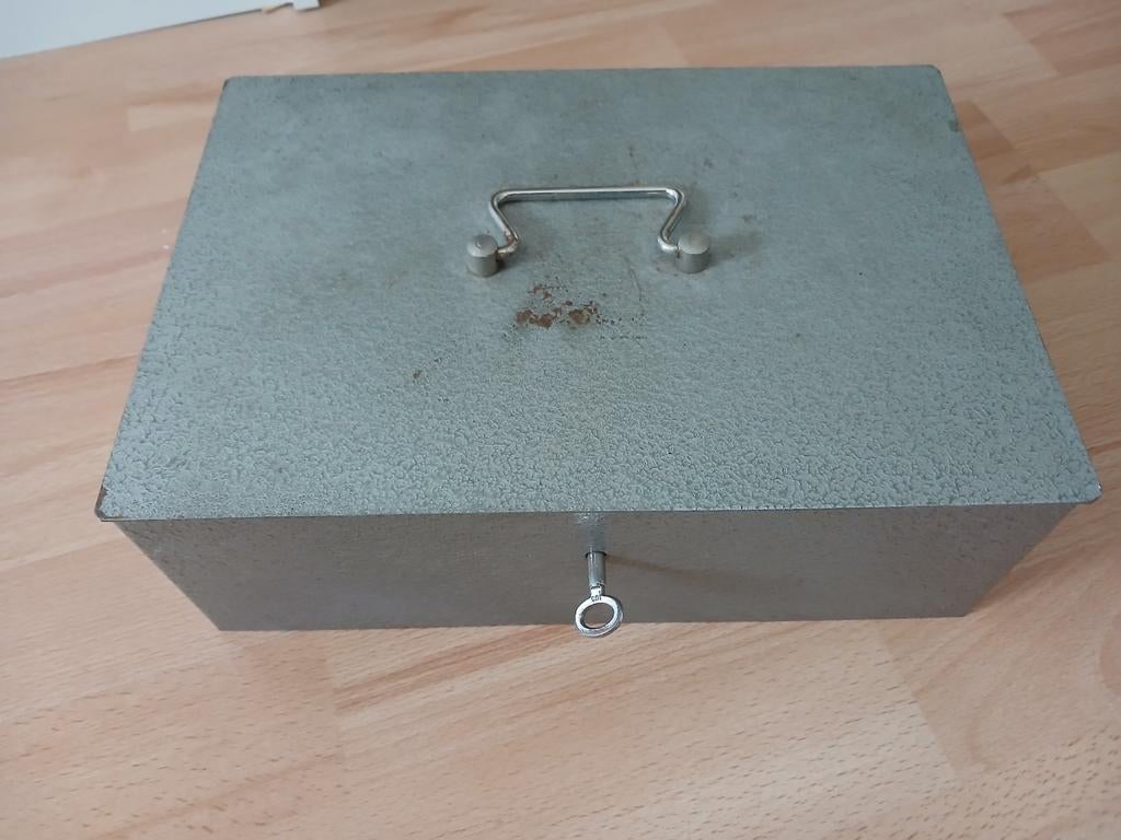 Opberg kist, Verzamelen, Spaarpotten, Ophalen, Gebruikt, Metaal of Blik, Overige thema's