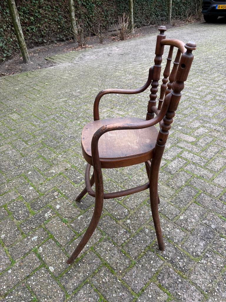 Antieke kinderstoeltje, Ophalen