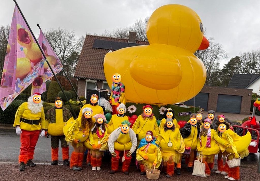 (Bad) Eenden pakken 18 stuks, Carnaval, Overige maten, Ophalen of Verzenden, Zo goed als nieuw