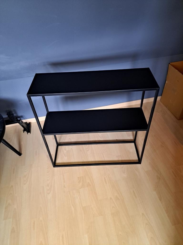 Zwart metalen sidetable met twee planken, Huis en Inrichting, Tafels | Sidetables, Ophalen, Gebruikt, 50 tot 100 cm, Modern, Industrieel